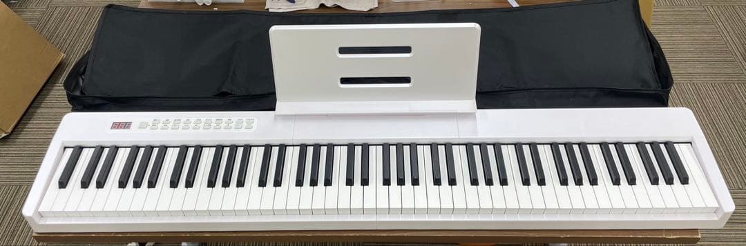 電子ピアノ　88鍵盤　充電タイプ　スリム軽量 ホワイト