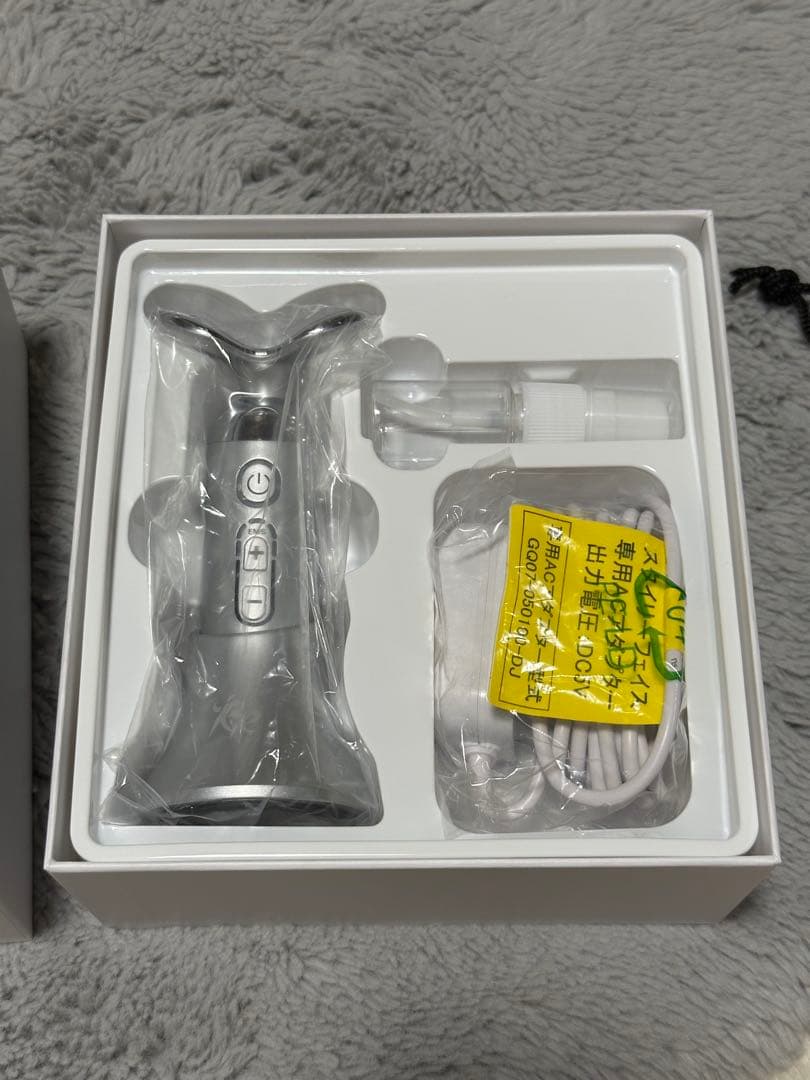 EMS機能搭載シルバー美顔器