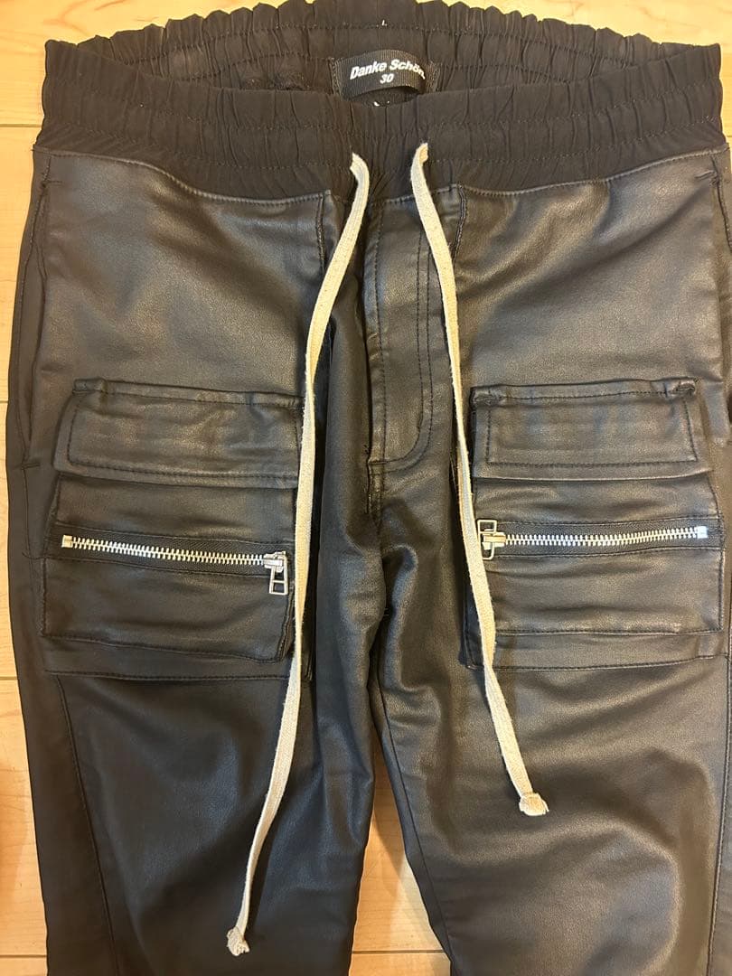 ダンケシェーン Danke Schon カーゴパンツ レザー調 黒　Mサイズ
