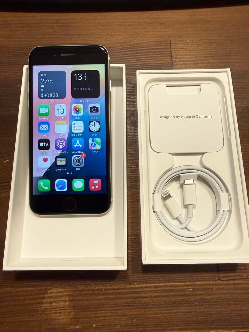 Apple iPhone SE第３世代　ホワイト 本体 充電ケーブル付
