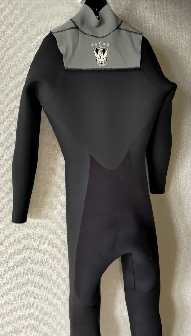 美品　FUTURE WAVE　フューチャー　セミドライウェットスーツ 5×3