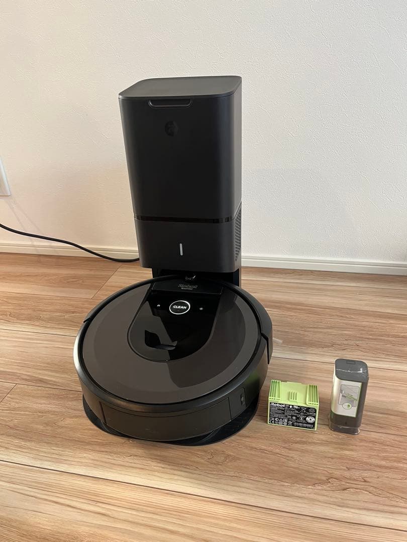 【ジャンク】ルンバi7+ 新品バッテリーとホームべー付き！