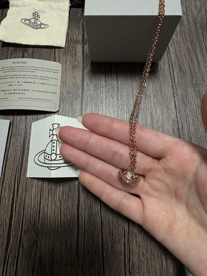 【正規品】Vivienne Westwood クリスタルペンダントネックレス