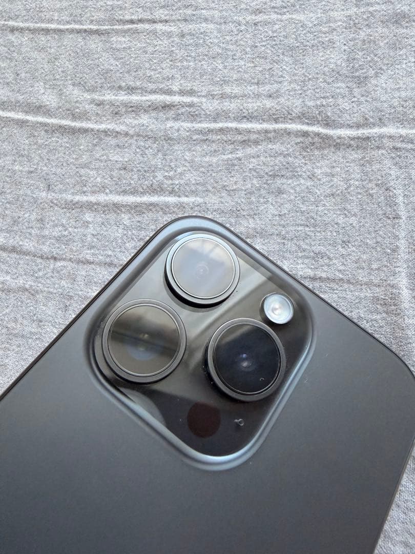 【美品】Apple iPhone 15 ￼￼Pro ブラックチタニウム