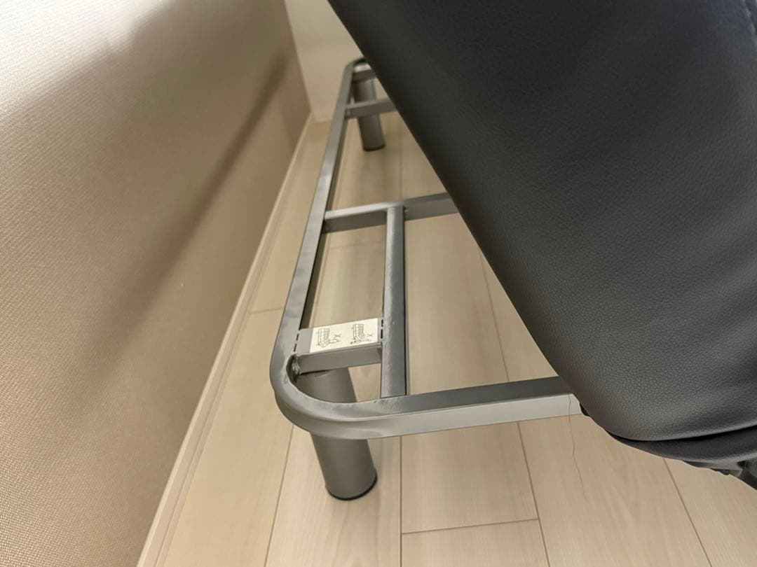 ソファベッド　黒い合成皮革　ニトリ