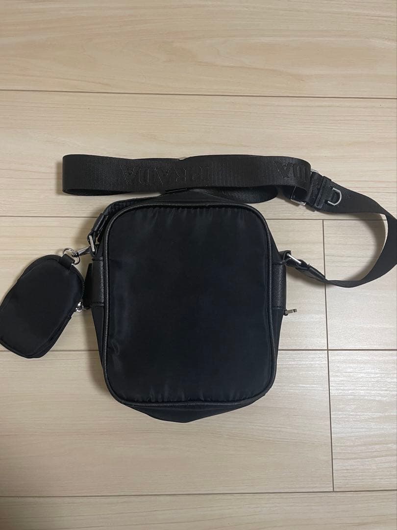 J*O様 PRADA ブラック ショルダーバッグ