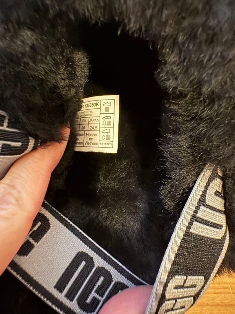 美品！UGG スパンコールプラットフォームサンダル24.5センチ　38サイズ