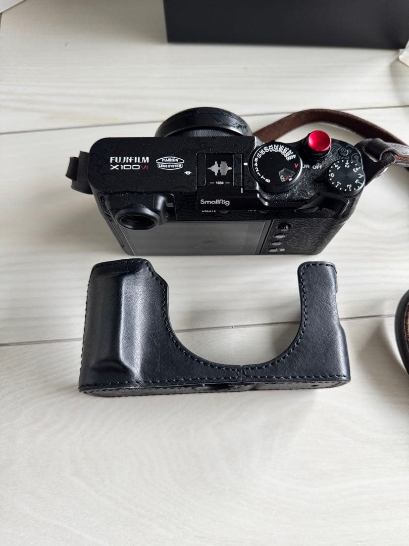 FUJIFILM X100VI 〔シルバー/ブラック〕★おまけ多数・フルセット