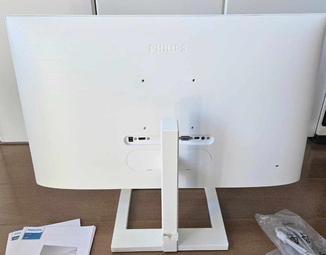 USB-C搭載27インチ液晶モニター PHILIPS 273E1★送料込