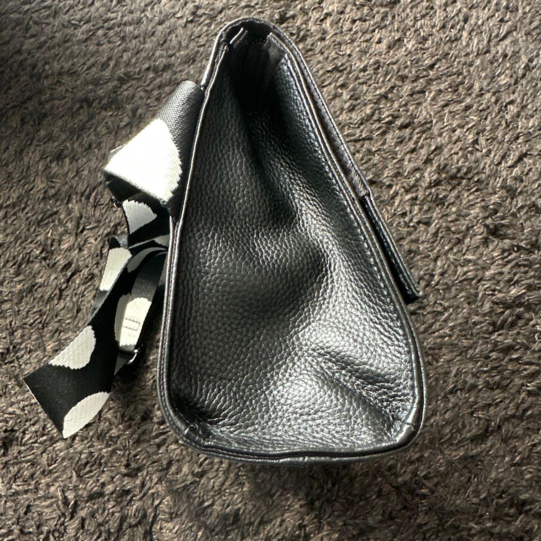 イアパピヨネ　本革　柄ワイドテープショルダーバッグ　ボディバッグ