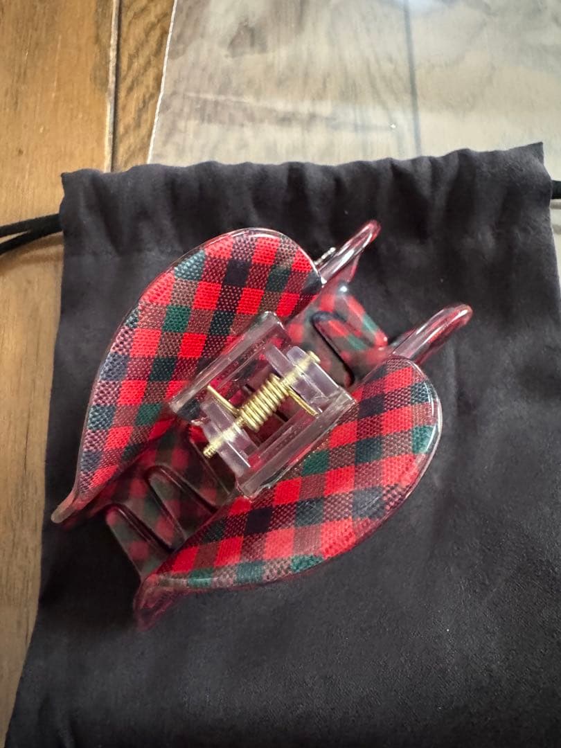 ファミリア 赤チェック ヘアクリップ ハート型　ヘアアクセサリー