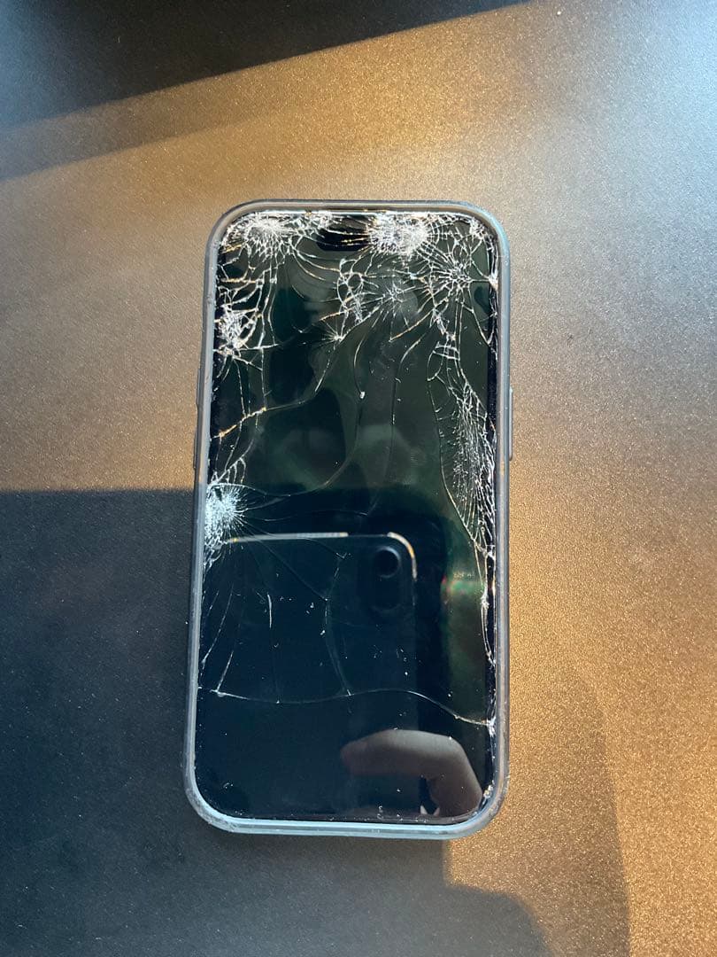 iPhone 15 128GB ジャンク ひび割れあり 本体