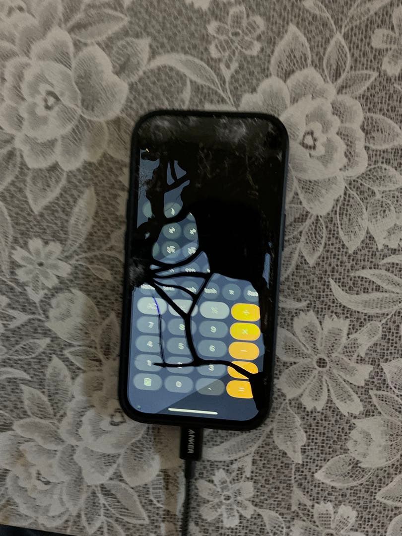 iPhone 15 128GB ジャンク ひび割れあり 本体