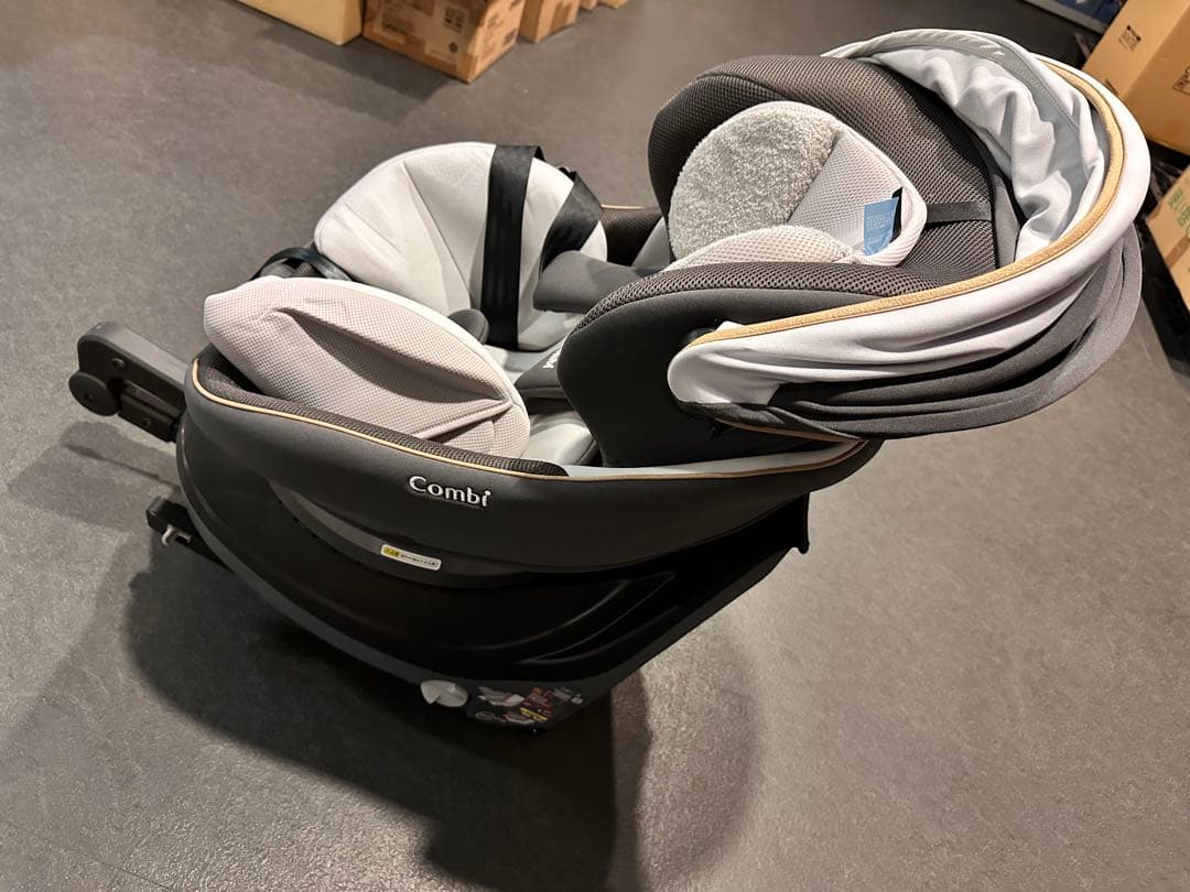 Combi ベビーシート グレー ほぼ未使用