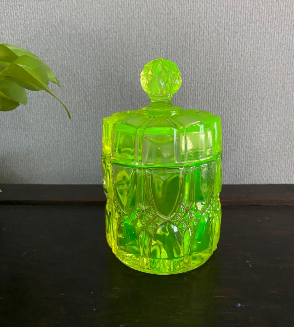 ベルギー　アンティーク　ヴァルサンランベール　ウランガラス　小物入れ