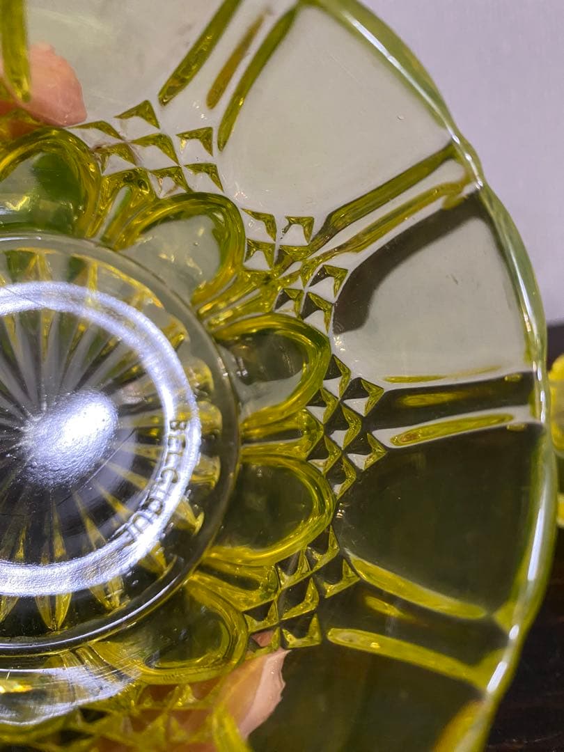 ベルギー　アンティーク　ヴァルサンランベール　ウランガラス　小物入れ