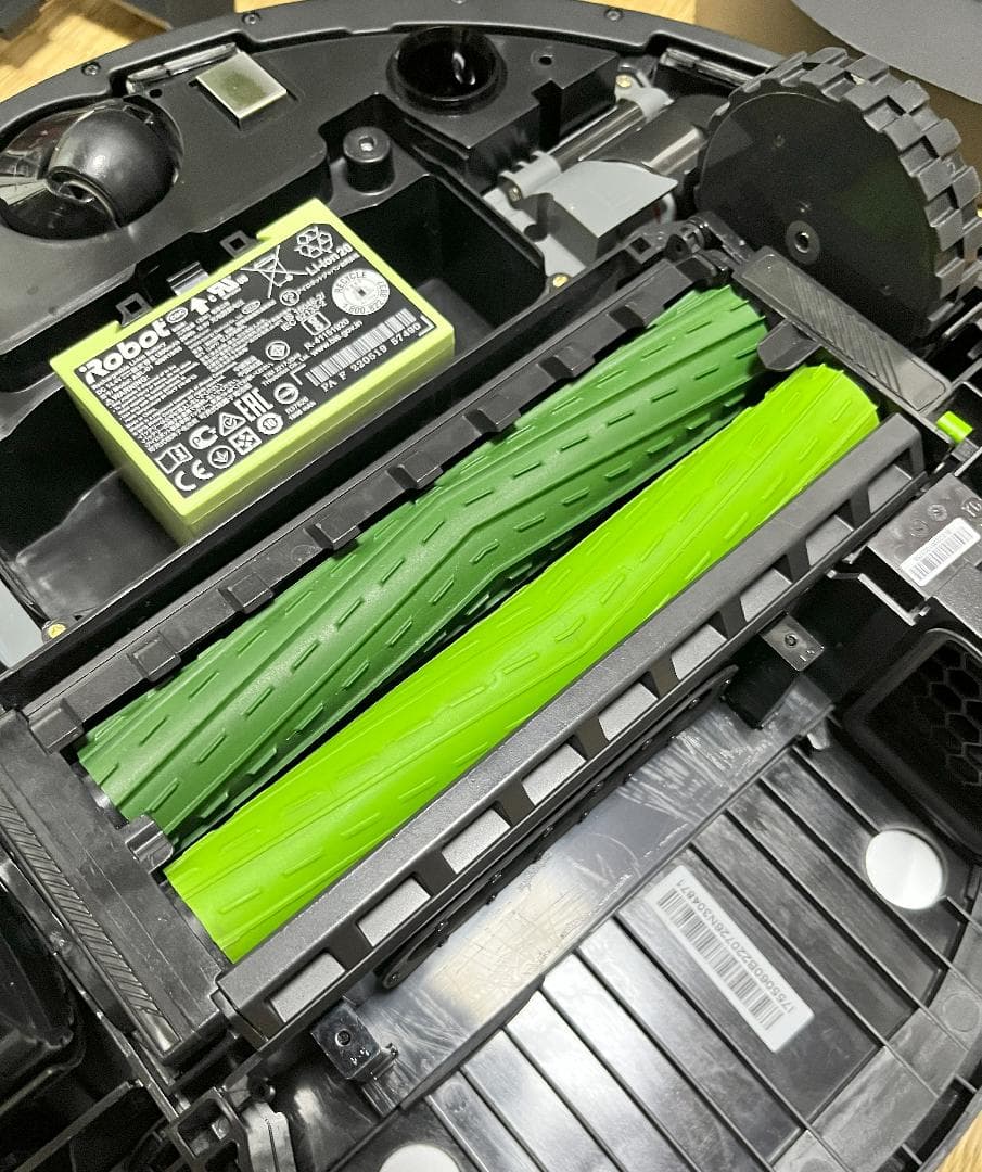 ルンバi7+ アイロボット自動ゴミ収集機付き＋交換用パーツセット(新品)