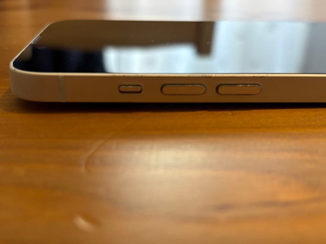 iPhone13 本体 スターライト 128GB バッテリー84%