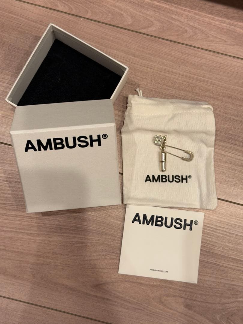 AMBUS ピアス　片耳用