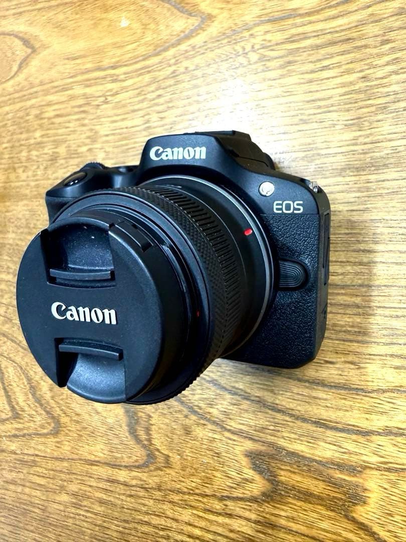 【極美品】Canon EOS R100 レンズキット★ショット数1000枚以下