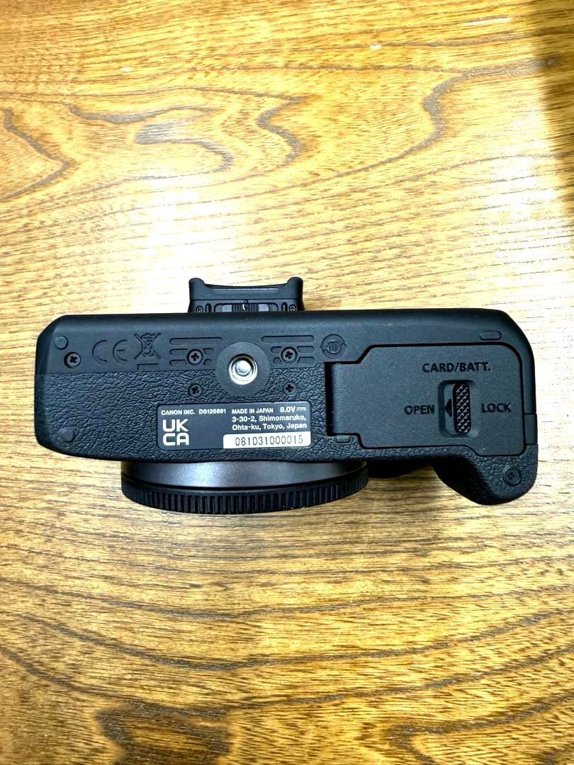 【極美品】Canon EOS R100 レンズキット★ショット数1000枚以下