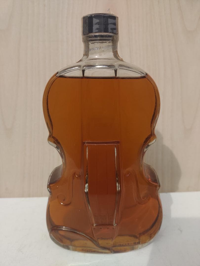 未開栓　サントリー ウイスキー ローヤル バイオリン型 700ml