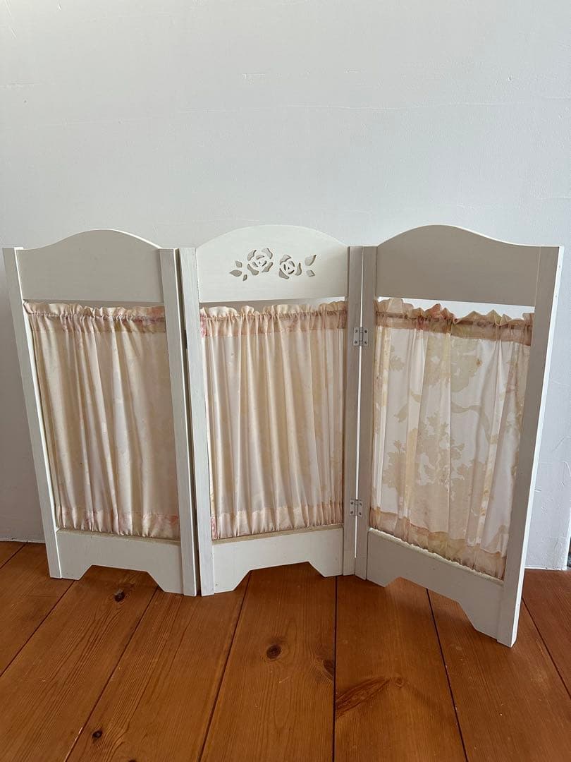 イマン/マニー木製パーテーション 花柄カーテン付き/アンティーク/ドール