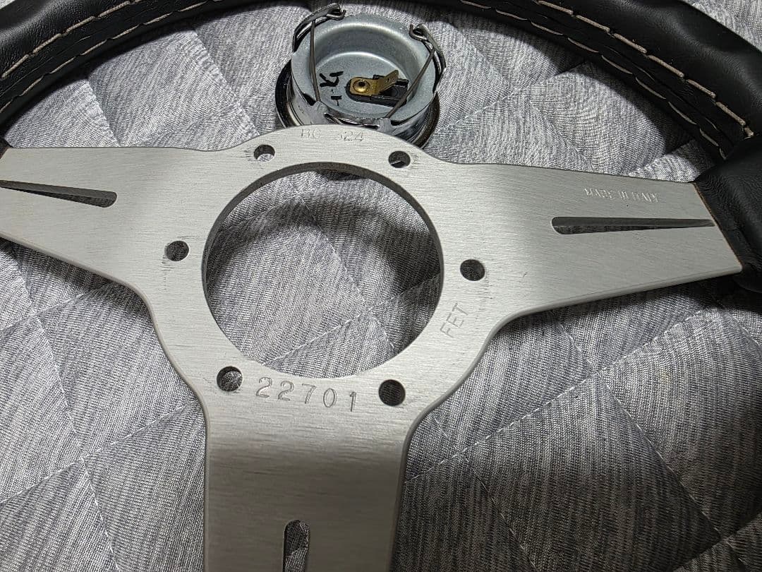 ナルディ クラシック レザー 34パイ