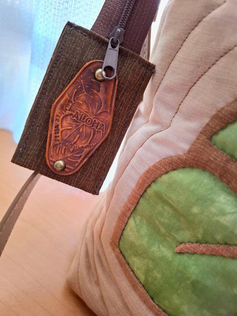 ハワイアンキルト　横長バッグ　 モンステラ　2WAY　ファスナー付きバッグ