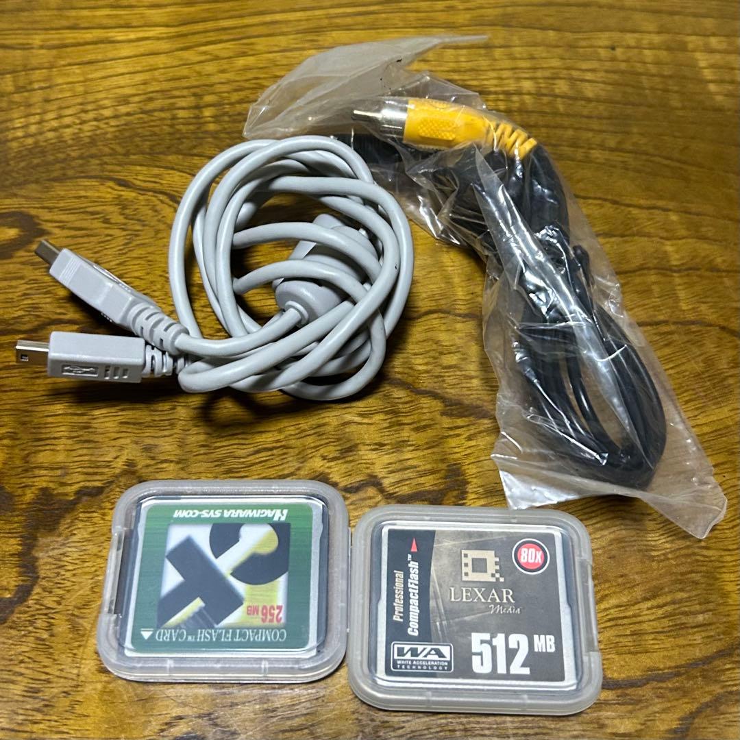 デジタル一眼レフ OLYMPUS E-300 ダブルズームキット（三脚付き）