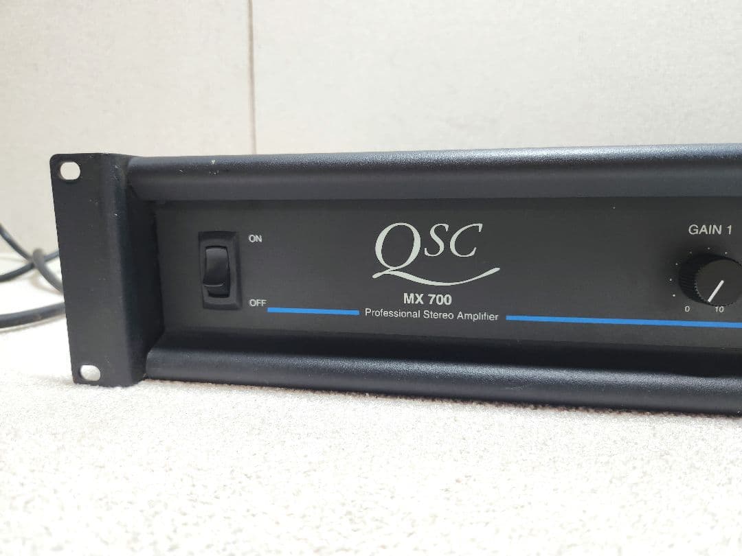 通電のみ QSC MX 700 プロ用 ステレオ アンプ 音響機器 ジャンク扱い