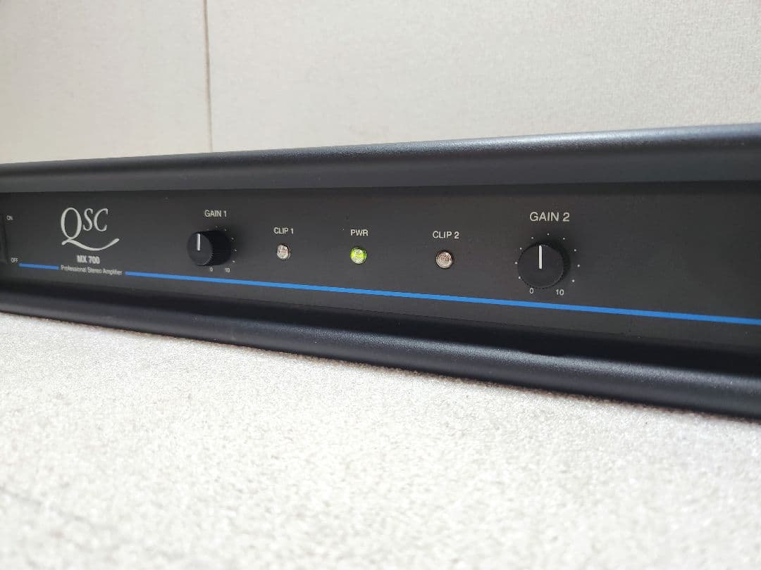 通電のみ QSC MX 700 プロ用 ステレオ アンプ 音響機器 ジャンク扱い