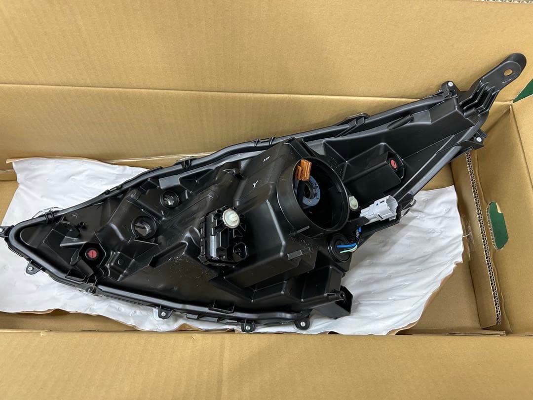 ！！新品、未使用品！！10アクア　後期ヘッドライト運転席側