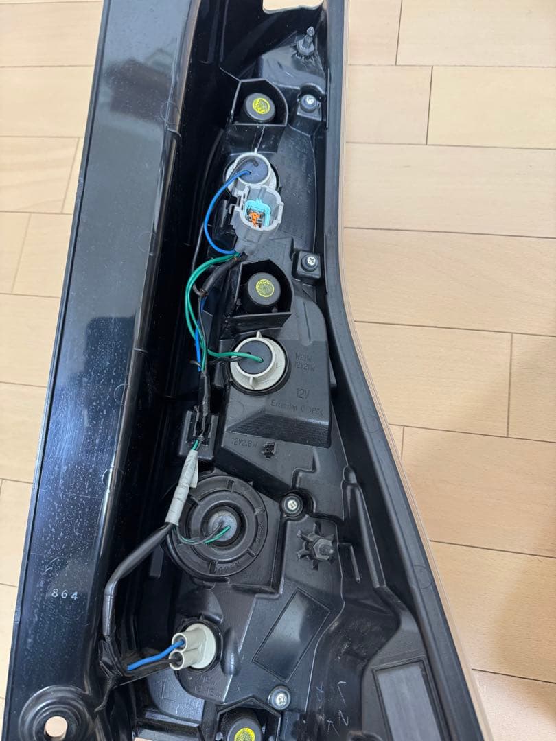C27 セレナニスモ　純正テールランプ　運転席側