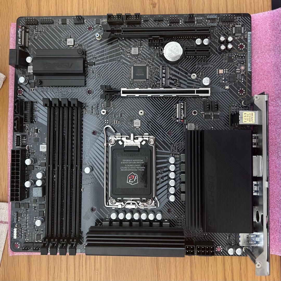CPU Intel i5 13600K + ASRock Z790M PG/D4