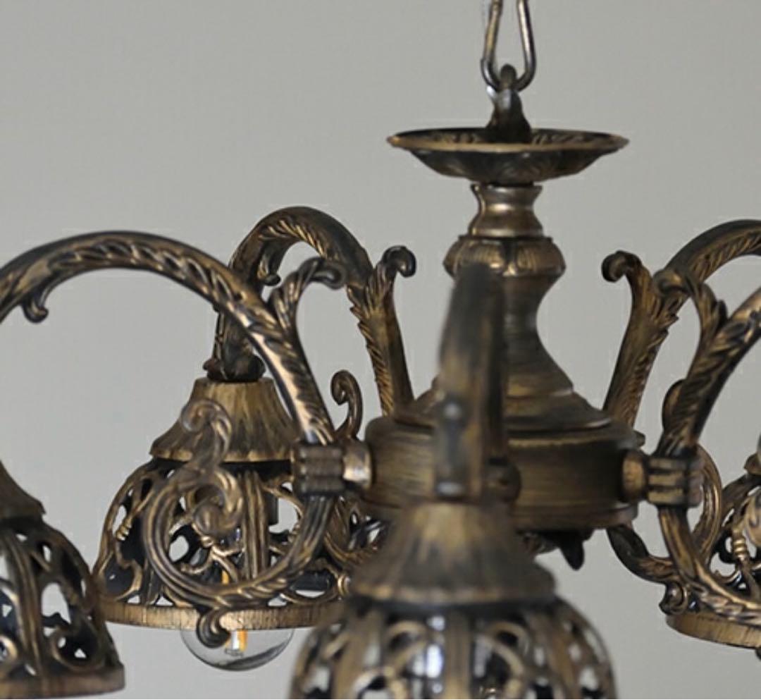 ジョグジャ　Jogjakarta ５灯シャンデリア