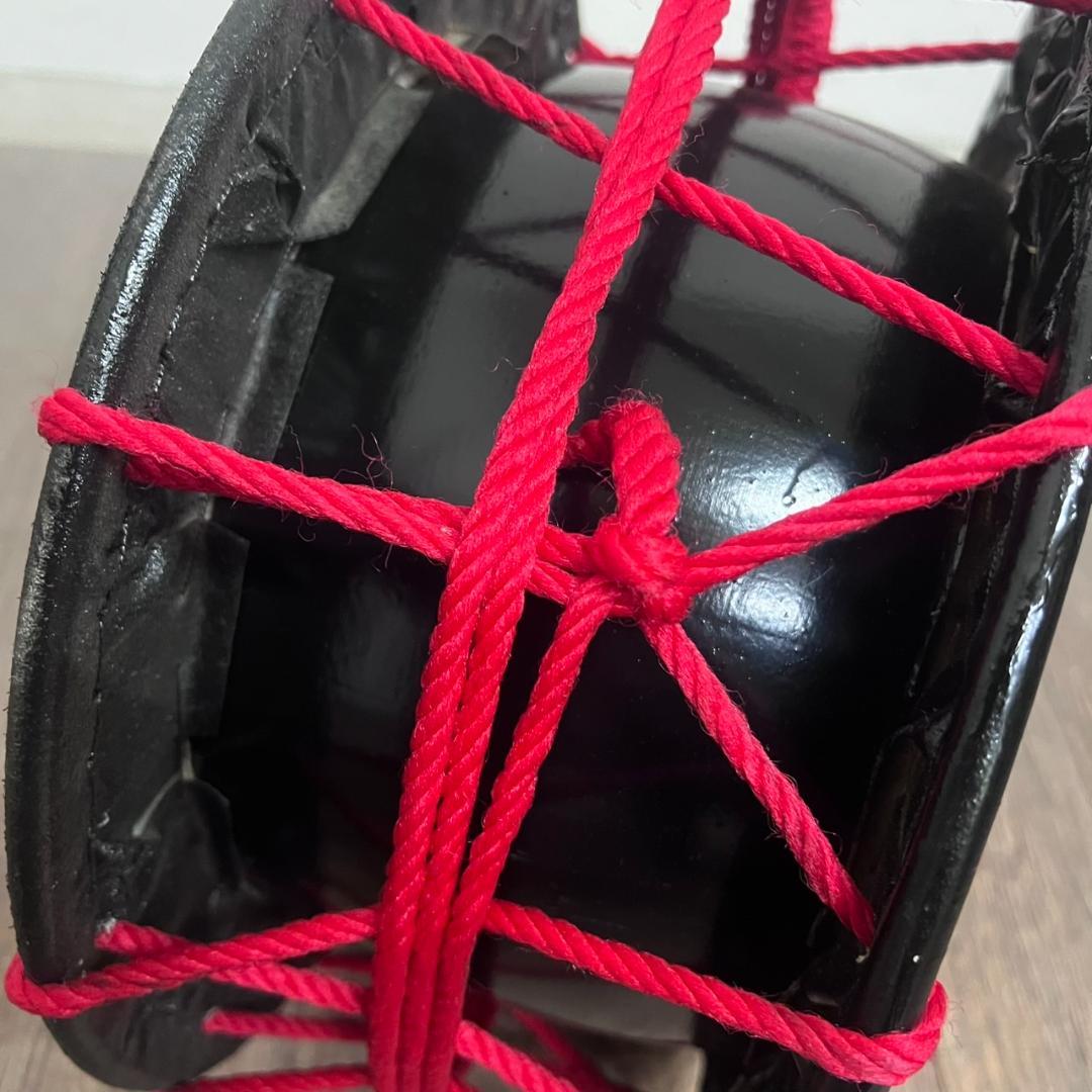 【新品】【蔵出し】締め太鼓 牛革 和太鼓 バチ付 台付 平太鼓 入門用