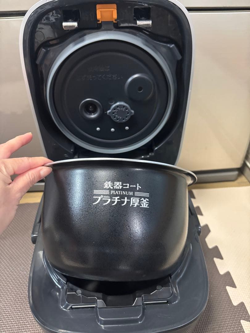 炊飯器　NW-JE10-BA [5.5合 /圧力IH] 2023 年製