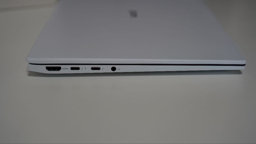 美品LG gram14 999g超軽量 37時間駆動13世代i5 16Gメモリ