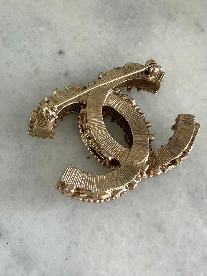 CHANEL ココマーク　シャネルロゴブローチ