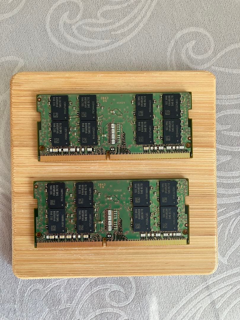 Samsung製DDR4 16GBメモリ2枚　計32GB、PC4-2666V規格