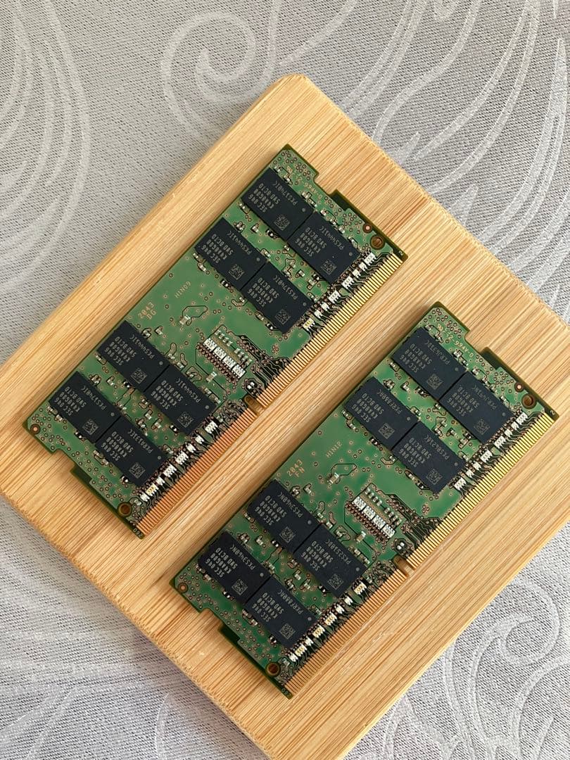 Samsung製DDR4 16GBメモリ2枚　計32GB、PC4-2666V規格