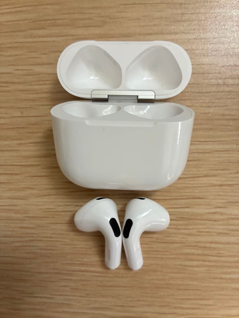 AirPods4本体 充電ケース ノイズキャンセリングなし