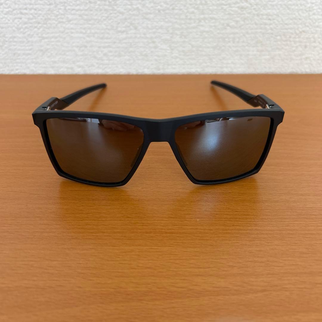 OAKLEY Futurity Sun サングラス