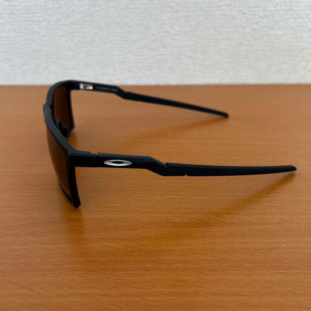 OAKLEY Futurity Sun サングラス