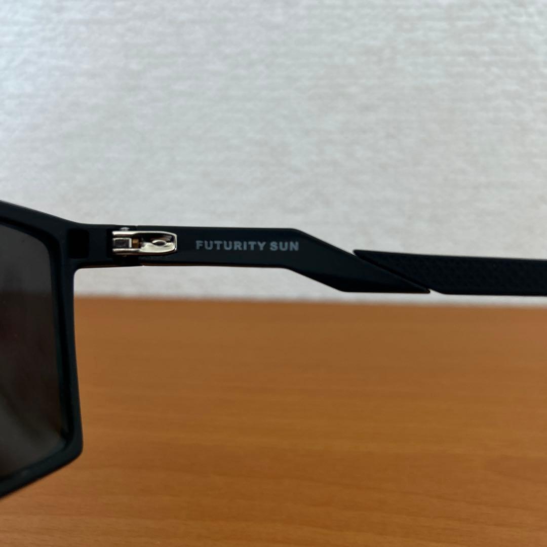 OAKLEY Futurity Sun サングラス