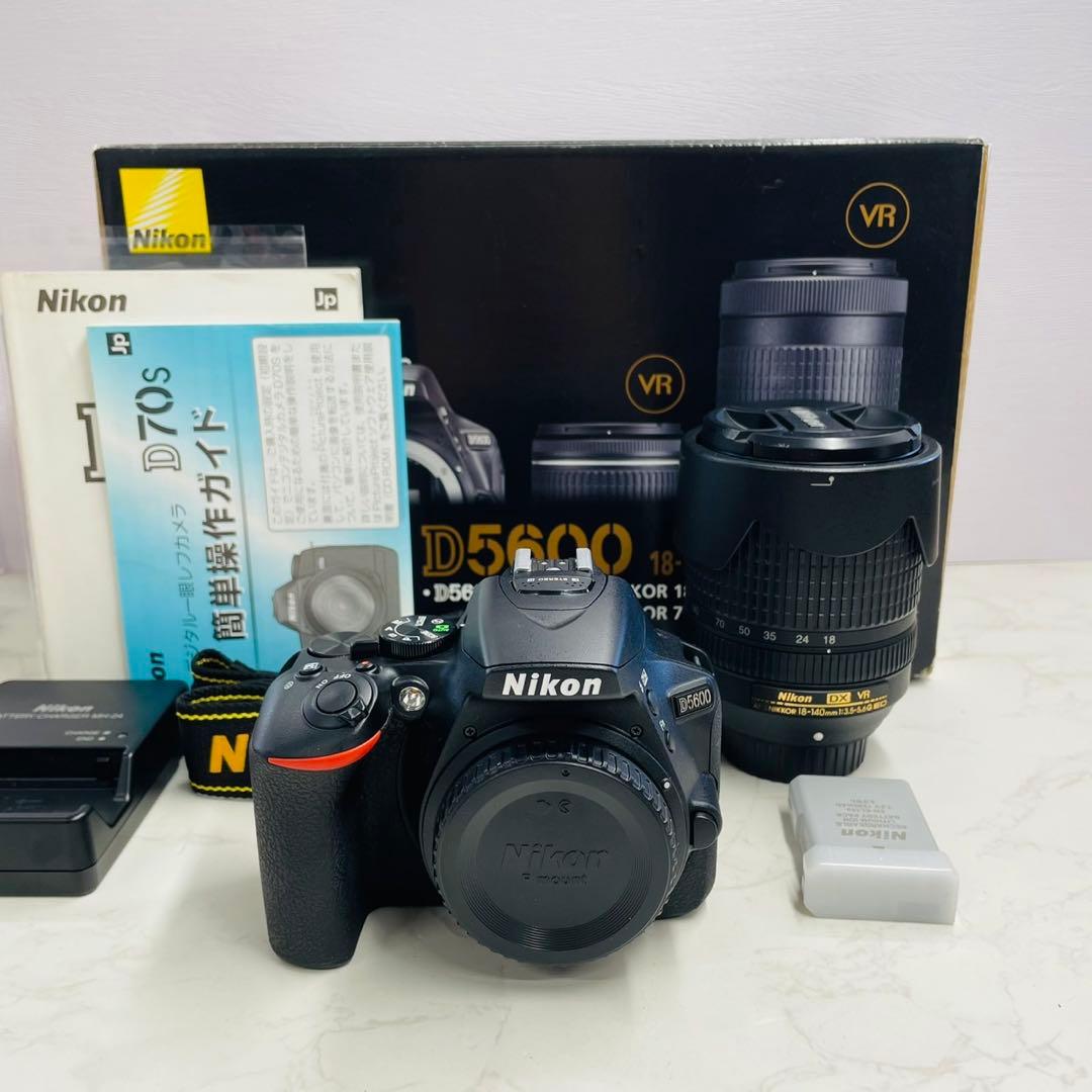 Nikon  D5600 18-140 VR レンズキット ショット数1,684
