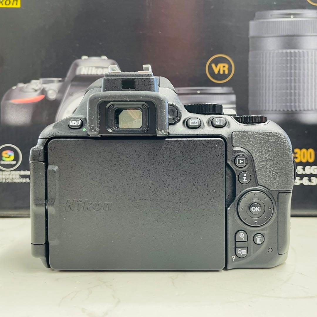 Nikon  D5600 18-140 VR レンズキット ショット数1,684