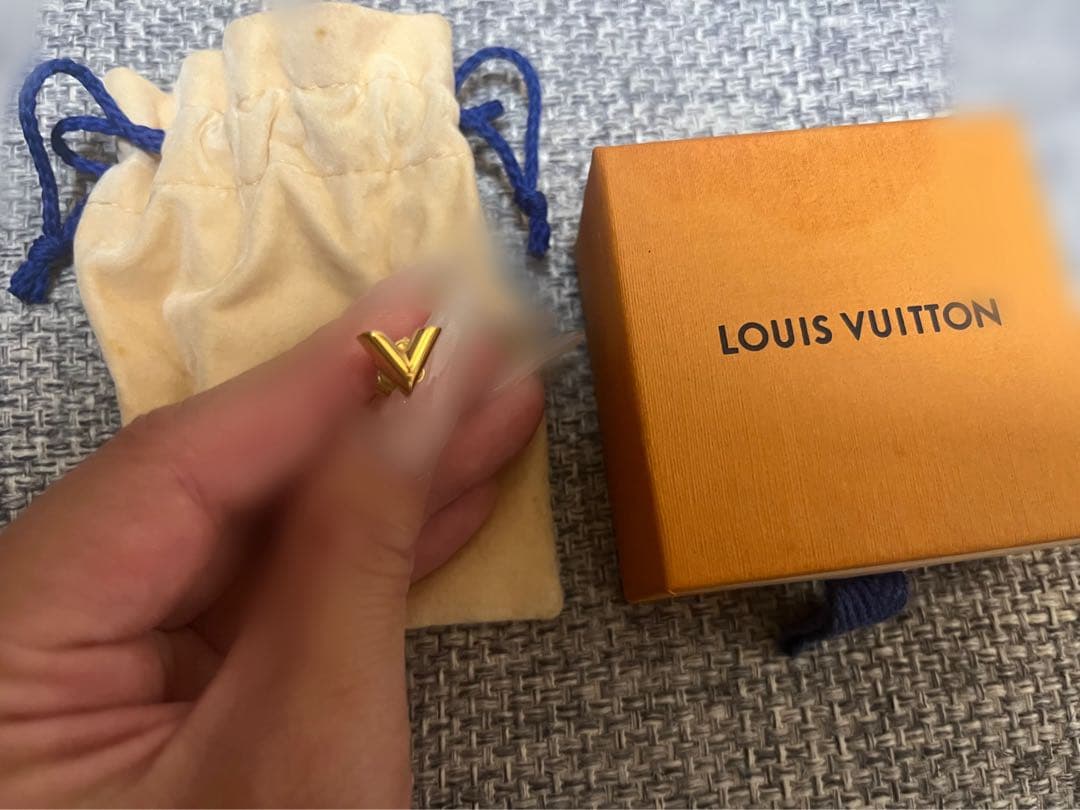LOUIS VUITTON ピアス・エセンシャルV 片耳【値下げ可】
