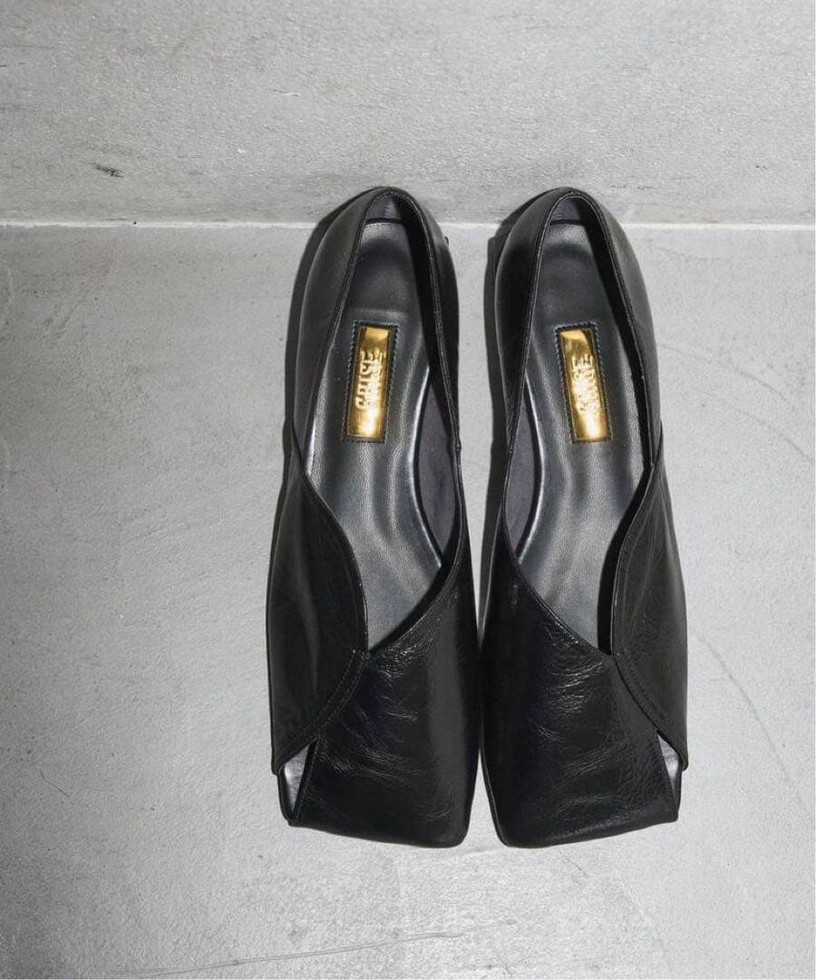 GRISEレザースクエアARTYフラット LE TALON パンプス